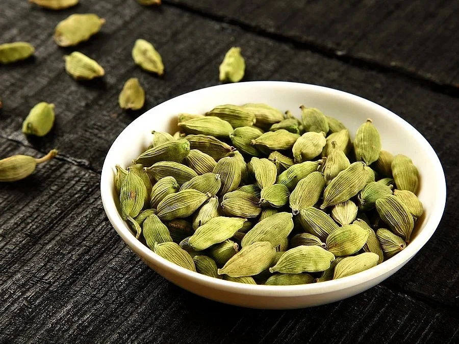 Difference Between Green Cardamom and Black Cardamom